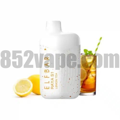 圖中白色背景是一杯冰檸檬茶和檸檬片，旁邊是一個白色的 ELFBAR RAYA S1 15000 Puffs 一次性電子煙 (650mAh, 3%, 16種口味)。圖片上有 "852vape.com "水印。. 電子煙 vape
